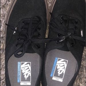 Men’s black vans